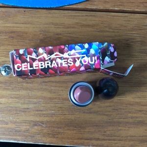 MAC celebrates you - velvet teddy